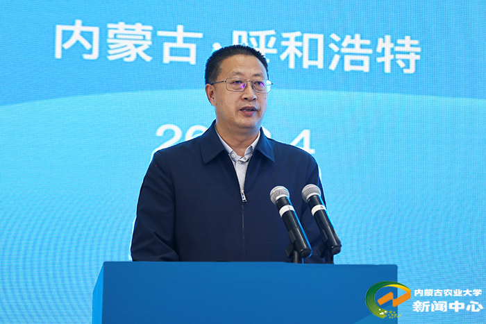 校党委书记王万义作为高校代表  在“十万大学生留呼工程”系列招聘会暨“丁香扎根计划”启动仪式上发言