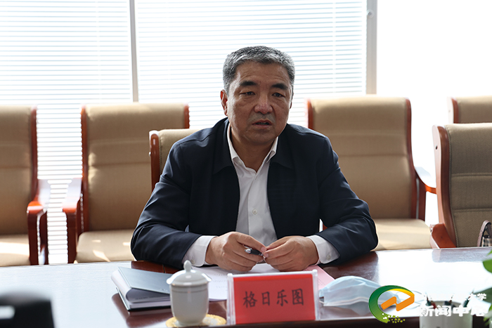 呼和浩特民族学院党委书记格日乐图一行来校调研