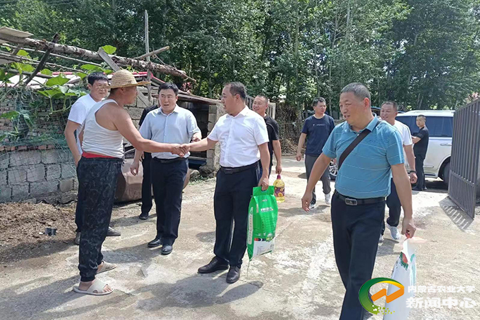 学校赴定点帮扶嘎查开展调研慰问