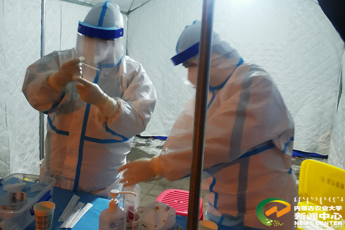 校医院21名医护人员奔赴核酸采样一线