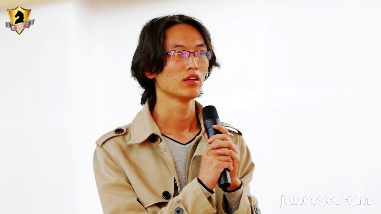 学生与主讲嘉宾互动
